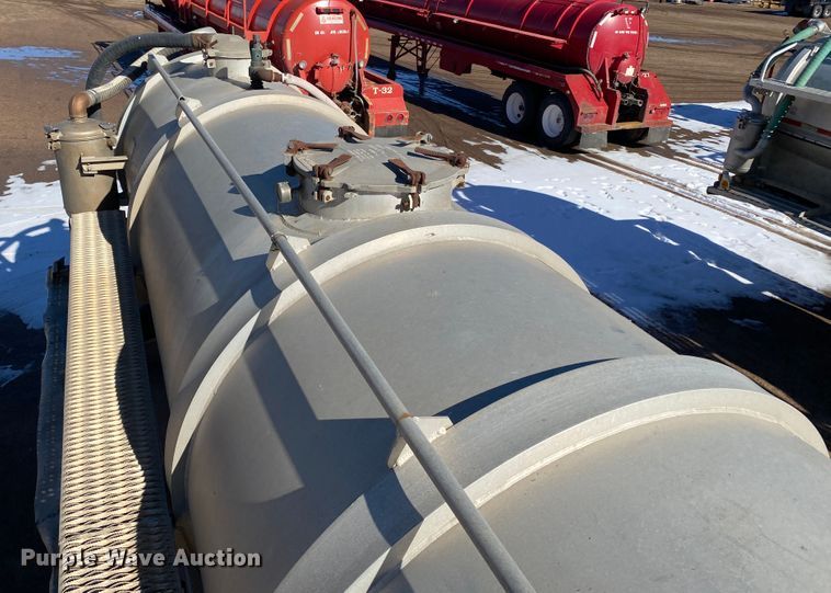 image for item DL1450 2003 Heil  vacuum trailer