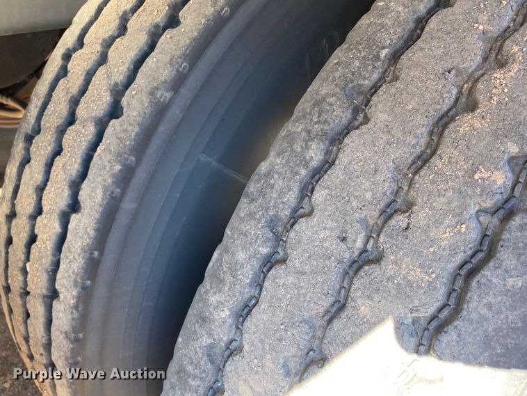 image for item DL1450 2003 Heil  vacuum trailer