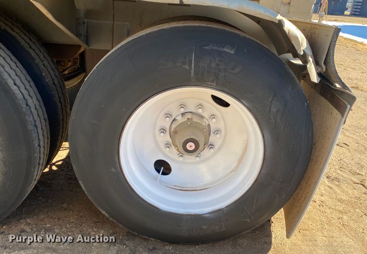 image for item DL1450 2003 Heil  vacuum trailer