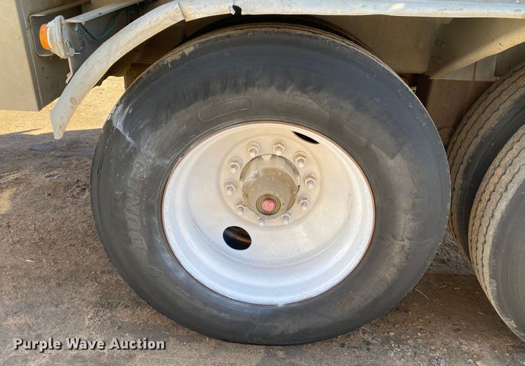 image for item DL1450 2003 Heil  vacuum trailer