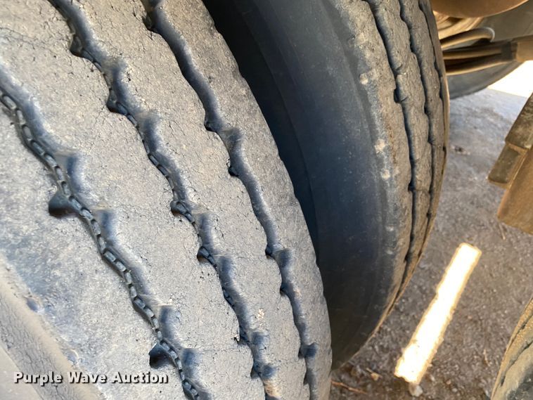 image for item DL1450 2003 Heil  vacuum trailer