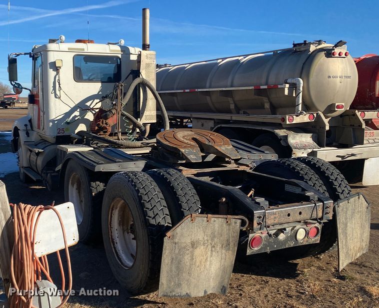 image for item DL1451 2010 International 9200i  semi truck