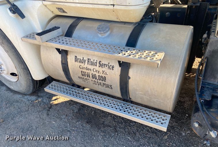 image for item DL1451 2010 International 9200i  semi truck