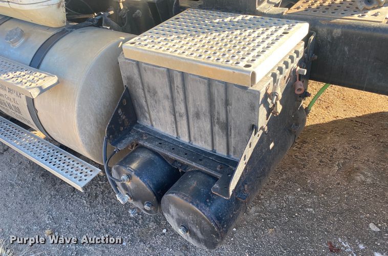 image for item DL1451 2010 International 9200i  semi truck