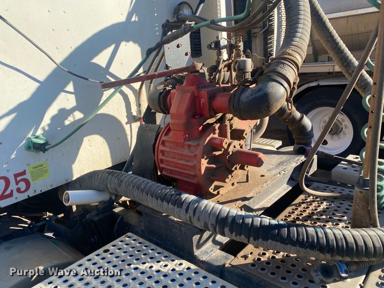 image for item DL1451 2010 International 9200i  semi truck