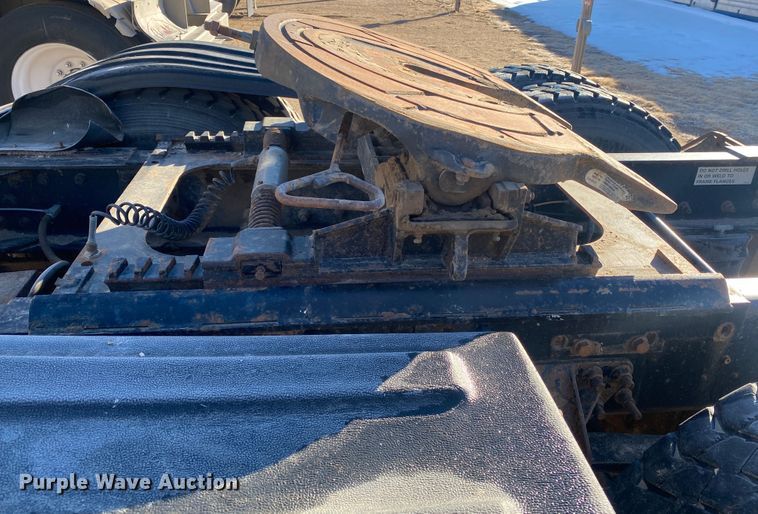 image for item DL1451 2010 International 9200i  semi truck