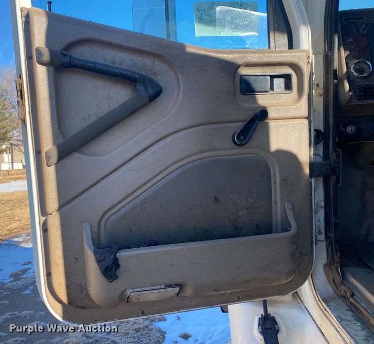 image for item DL1451 2010 International 9200i  semi truck