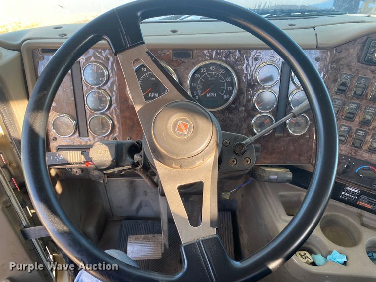 image for item DL1451 2010 International 9200i  semi truck