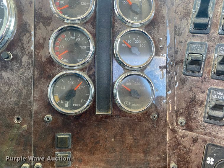 image for item DL1451 2010 International 9200i  semi truck