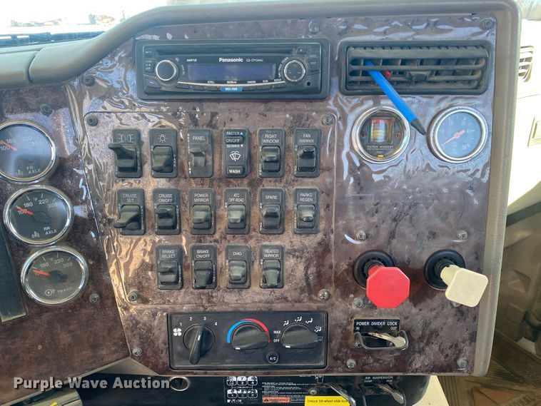 image for item DL1451 2010 International 9200i  semi truck