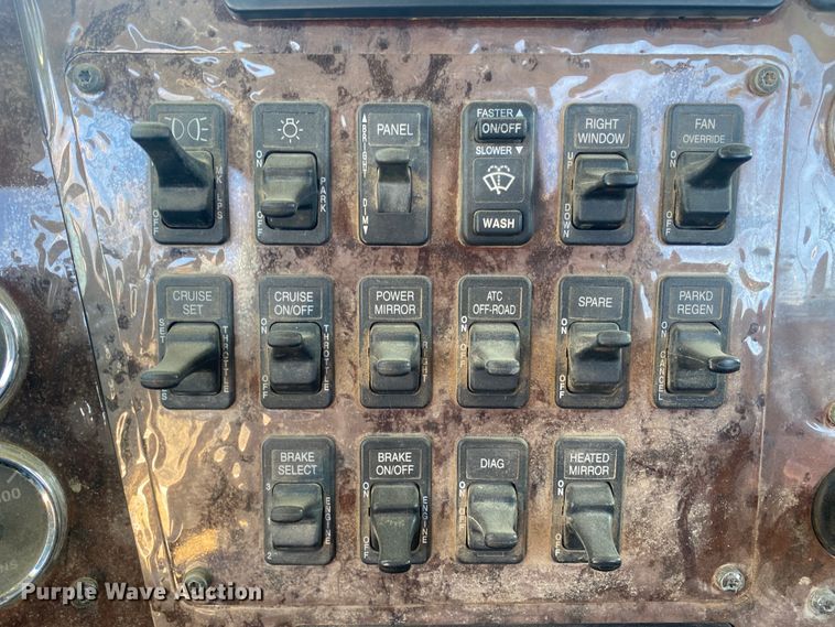 image for item DL1451 2010 International 9200i  semi truck