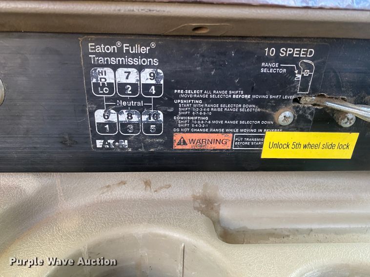 image for item DL1451 2010 International 9200i  semi truck