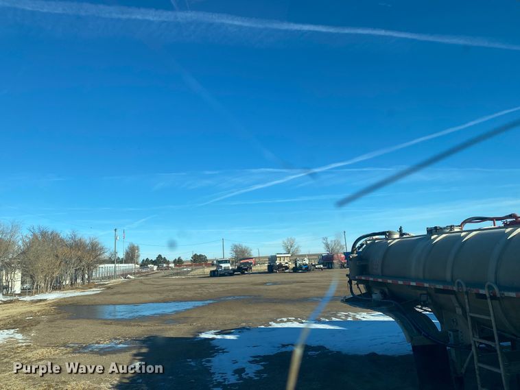 image for item DL1451 2010 International 9200i  semi truck