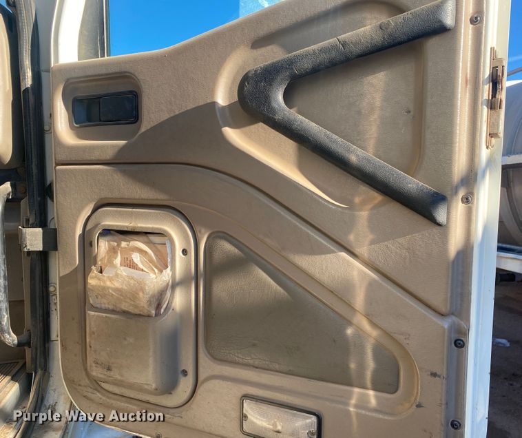 image for item DL1451 2010 International 9200i  semi truck