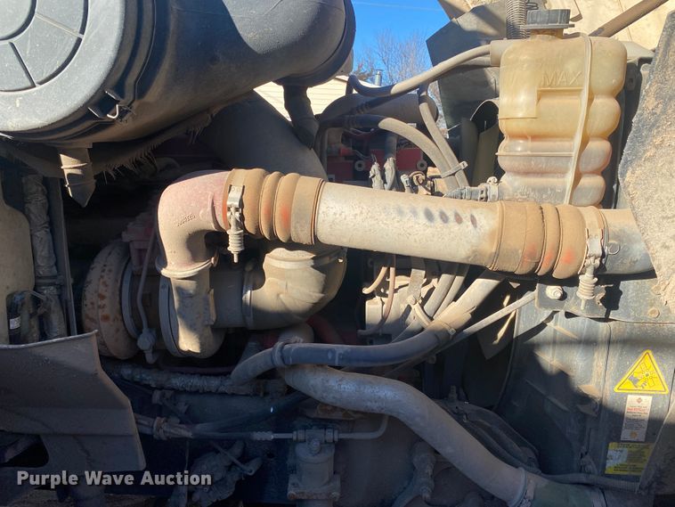 image for item DL1451 2010 International 9200i  semi truck