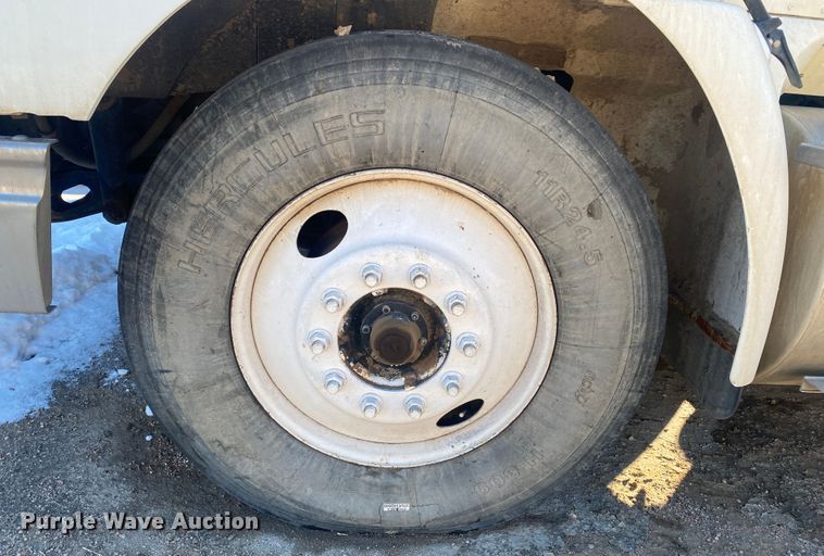 image for item DL1451 2010 International 9200i  semi truck