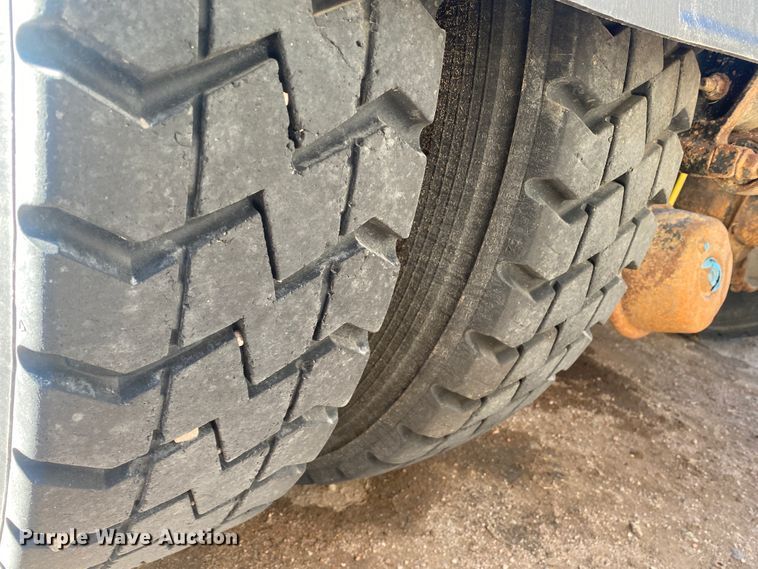 image for item DL1451 2010 International 9200i  semi truck