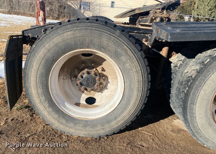 image for item DL1451 2010 International 9200i  semi truck