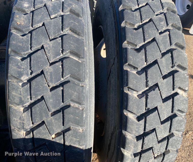 image for item DL1451 2010 International 9200i  semi truck