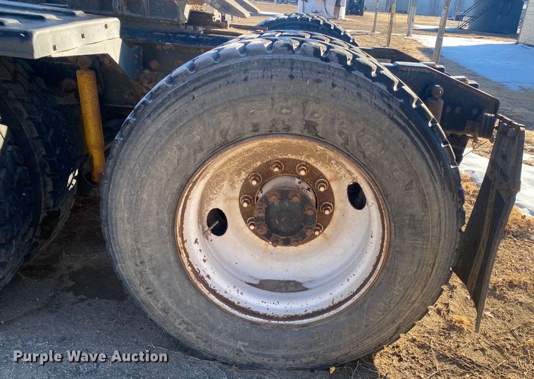 image for item DL1451 2010 International 9200i  semi truck