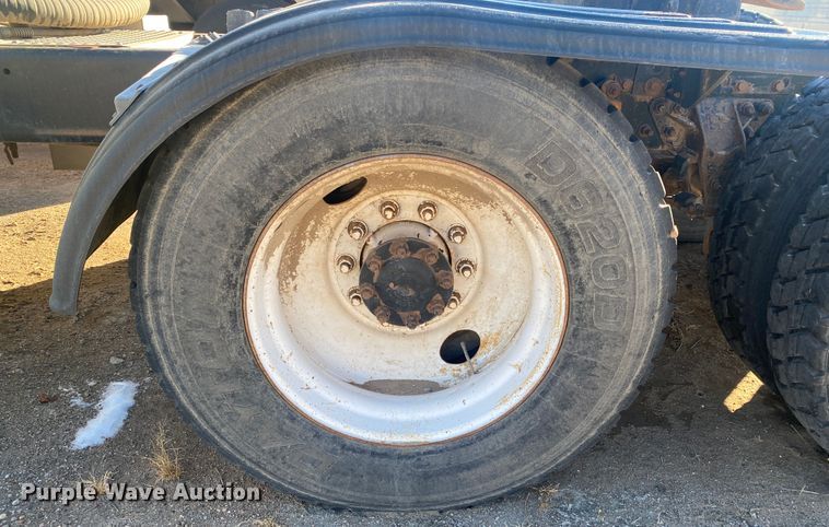 image for item DL1451 2010 International 9200i  semi truck