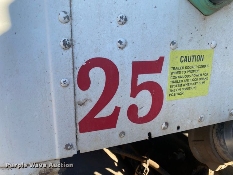 image for item DL1451 2010 International 9200i  semi truck