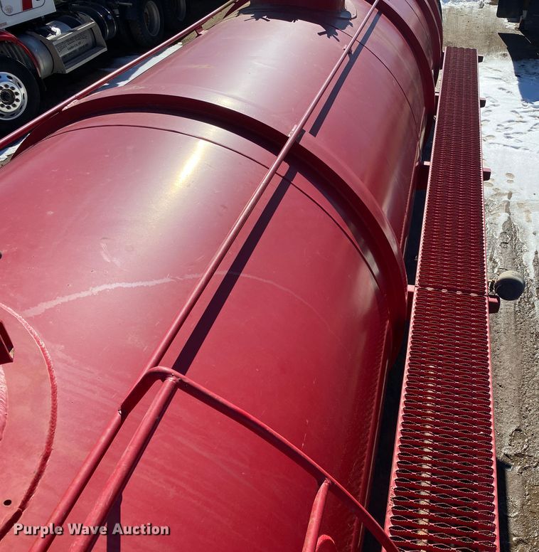 image for item DL1452 2008 VE  vacuum trailer