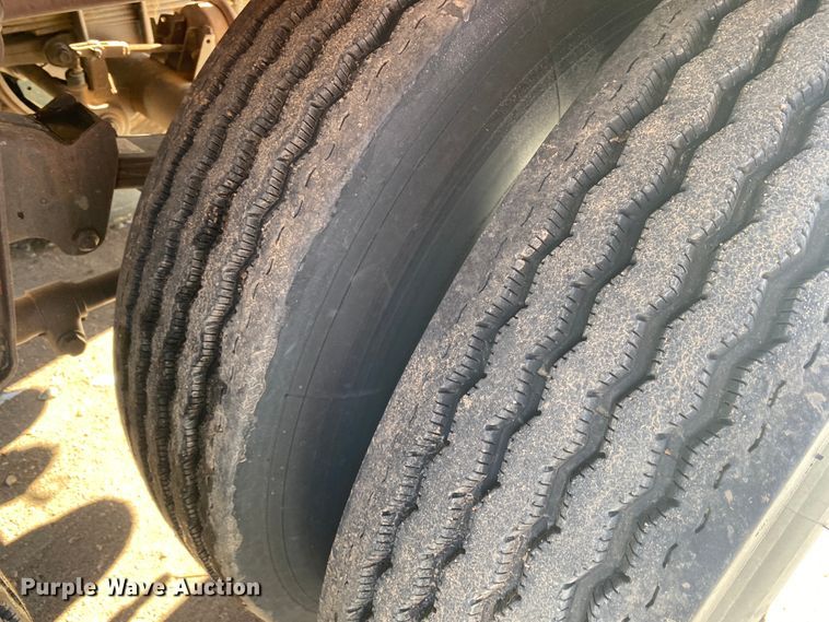 image for item DL1452 2008 VE  vacuum trailer