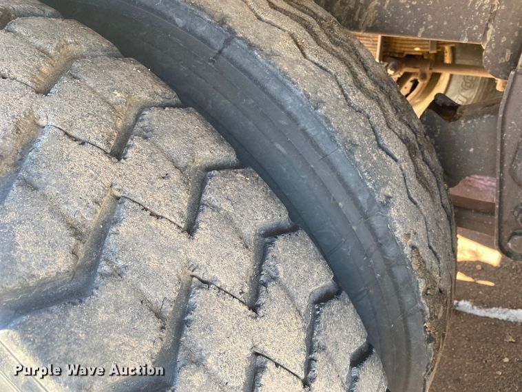 image for item DL1452 2008 VE  vacuum trailer