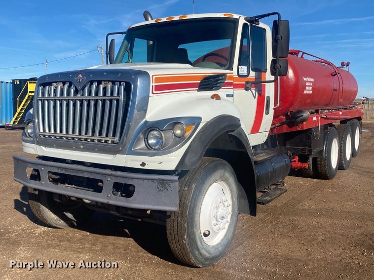 image for item DL1453 2009 International 7600  vacuum truck