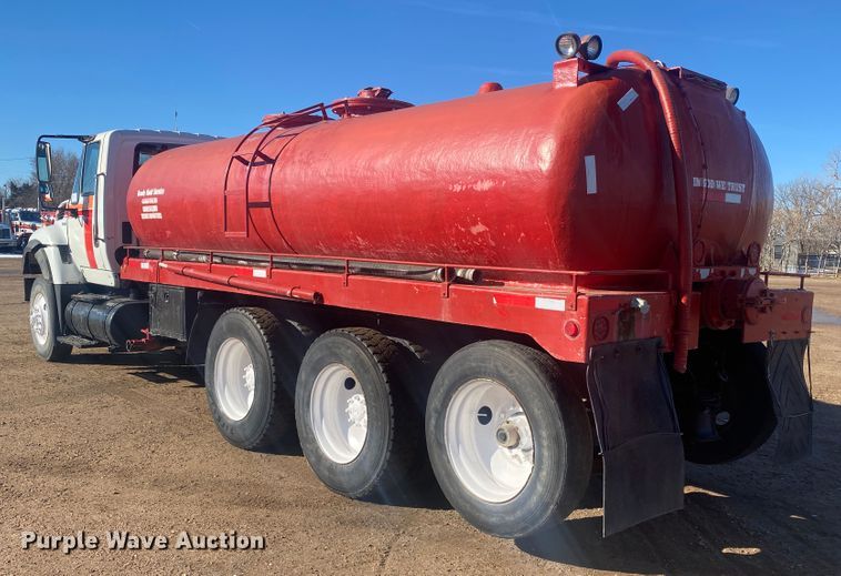 image for item DL1453 2009 International 7600  vacuum truck