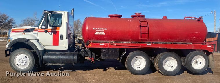image for item DL1453 2009 International 7600  vacuum truck