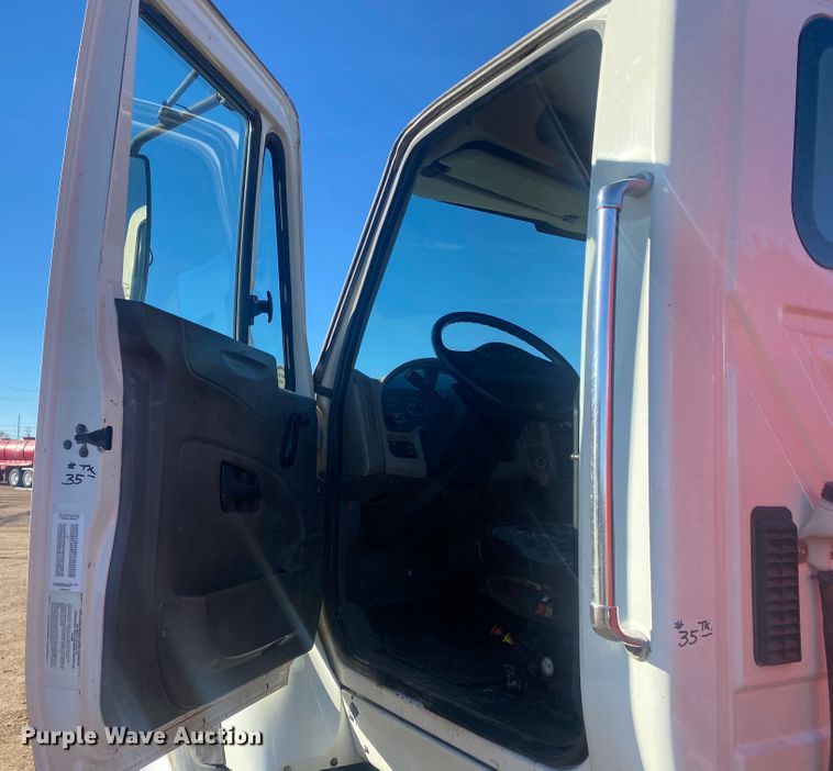 image for item DL1453 2009 International 7600  vacuum truck