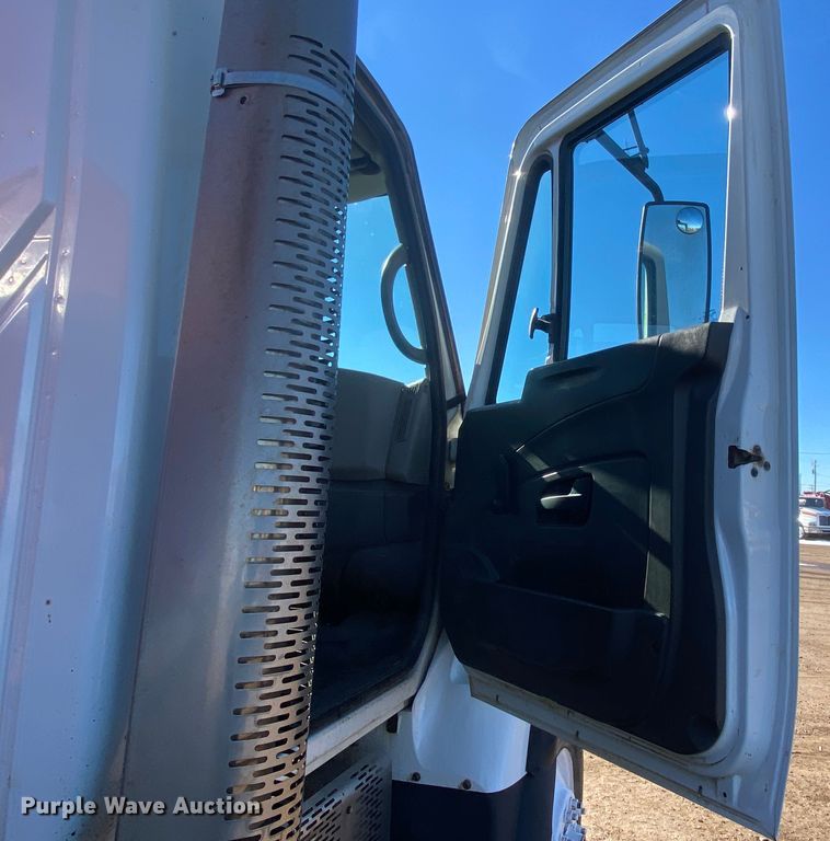 image for item DL1453 2009 International 7600  vacuum truck