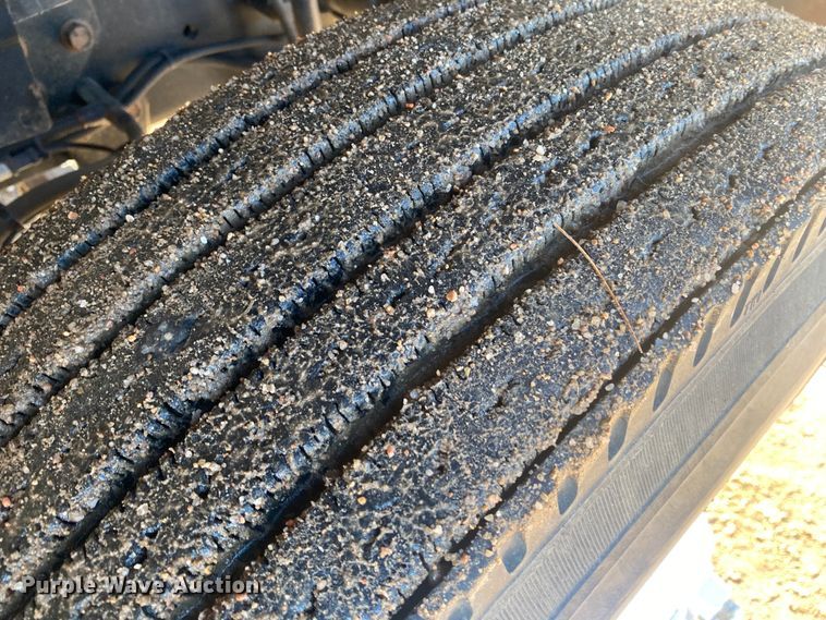 image for item DL1453 2009 International 7600  vacuum truck