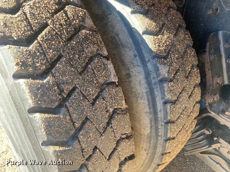 image for item DL1453 2009 International 7600  vacuum truck