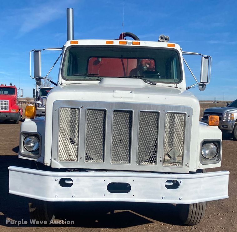 image for item DL1454 1998 International 2674  vacuum truck