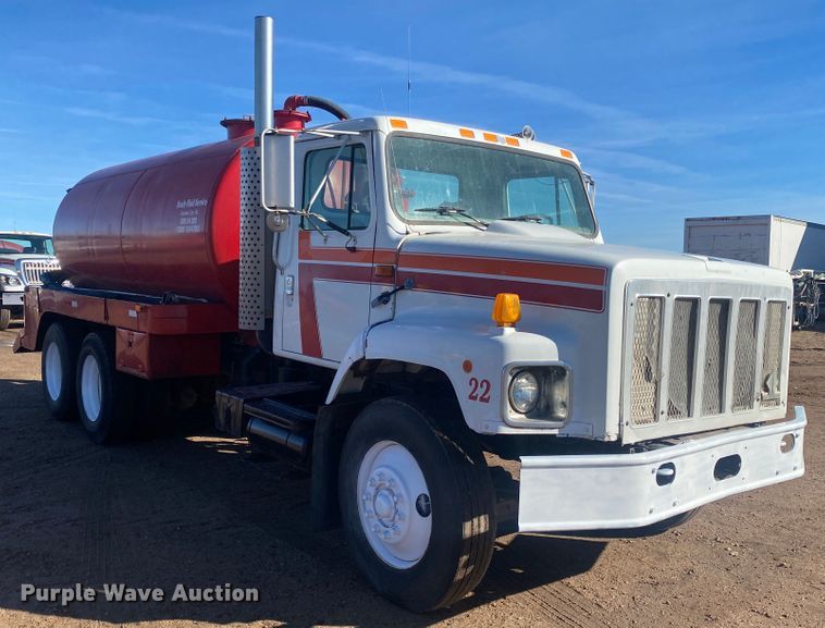 image for item DL1454 1998 International 2674  vacuum truck