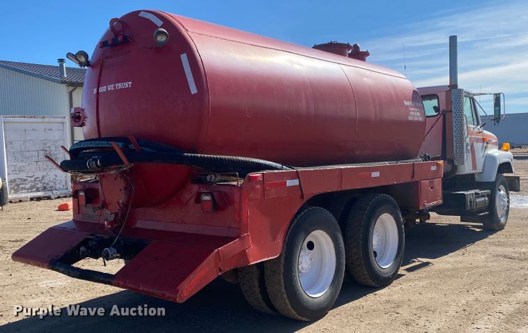 image for item DL1454 1998 International 2674  vacuum truck