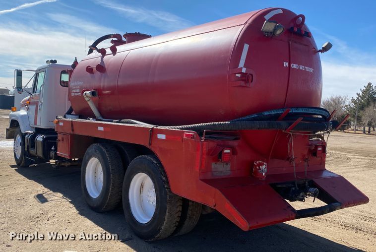 image for item DL1454 1998 International 2674  vacuum truck