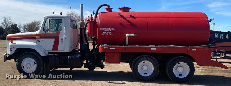 image for item DL1454 1998 International 2674  vacuum truck
