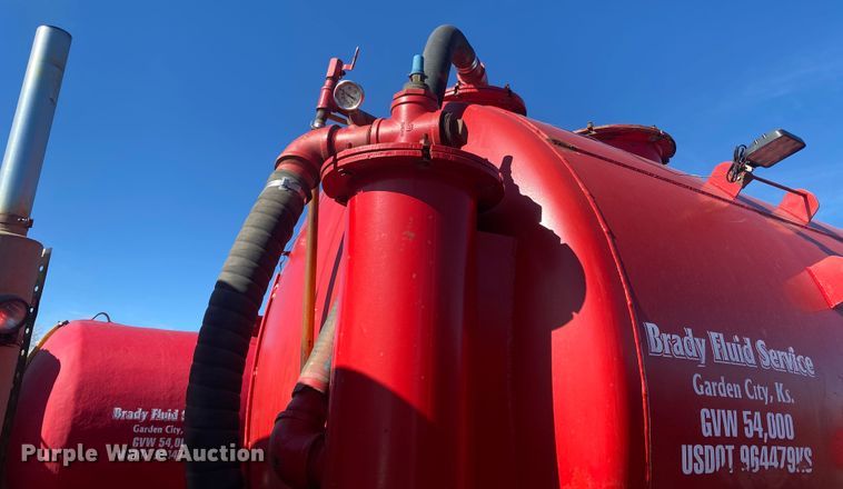 image for item DL1454 1998 International 2674  vacuum truck