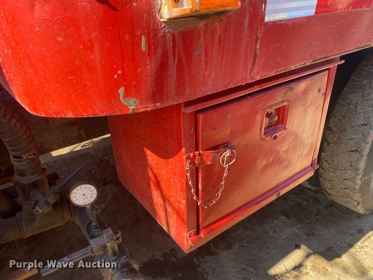 image for item DL1454 1998 International 2674  vacuum truck