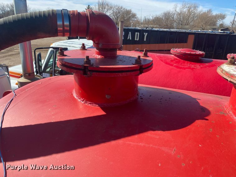 image for item DL1454 1998 International 2674  vacuum truck