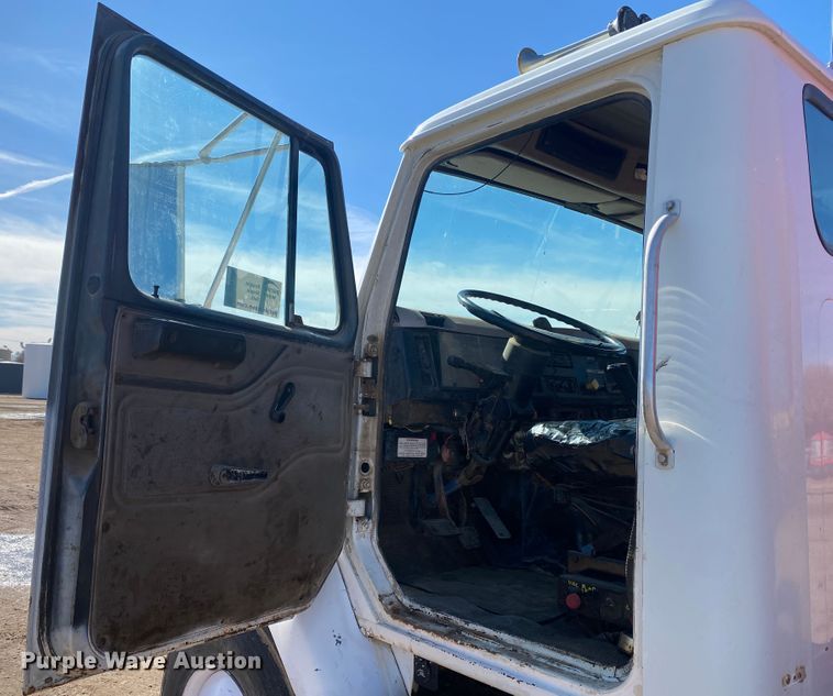 image for item DL1454 1998 International 2674  vacuum truck