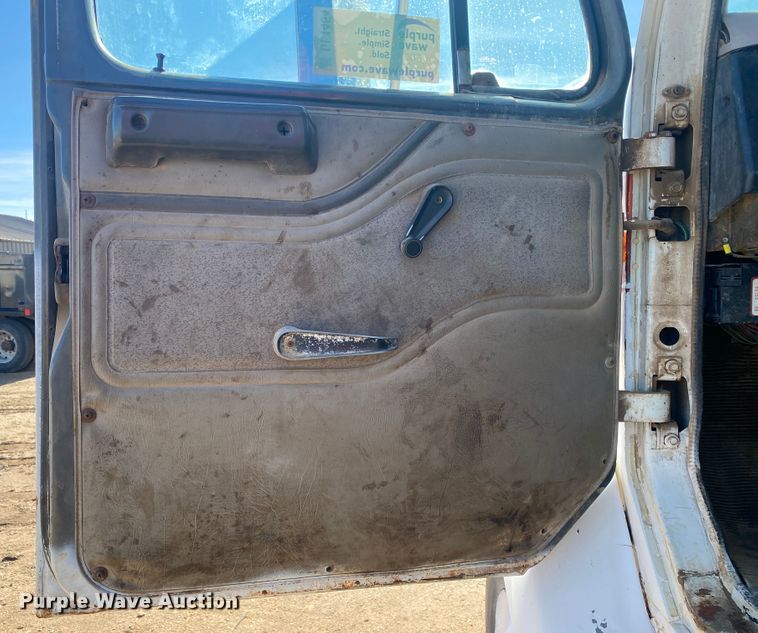 image for item DL1454 1998 International 2674  vacuum truck