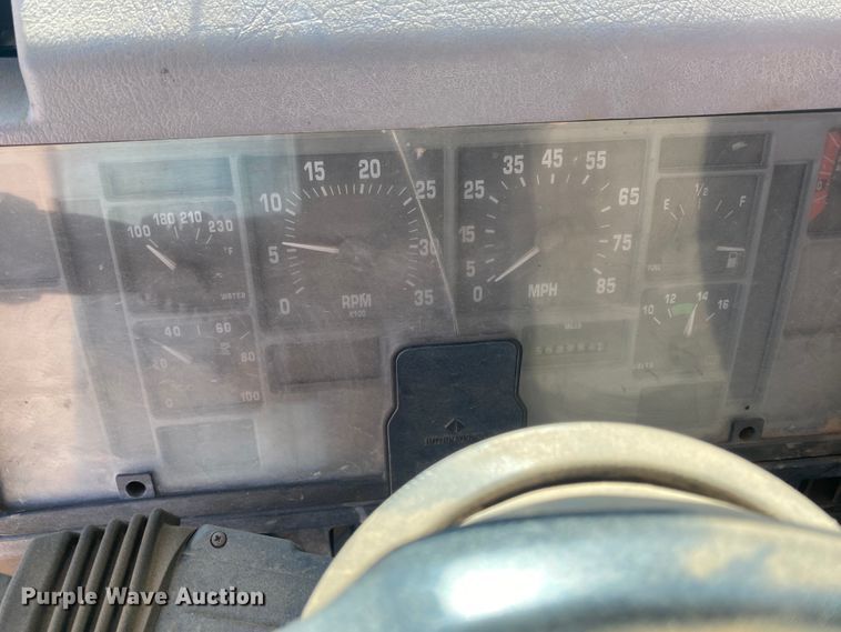 image for item DL1454 1998 International 2674  vacuum truck