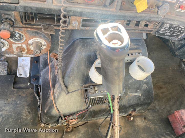 image for item DL1454 1998 International 2674  vacuum truck