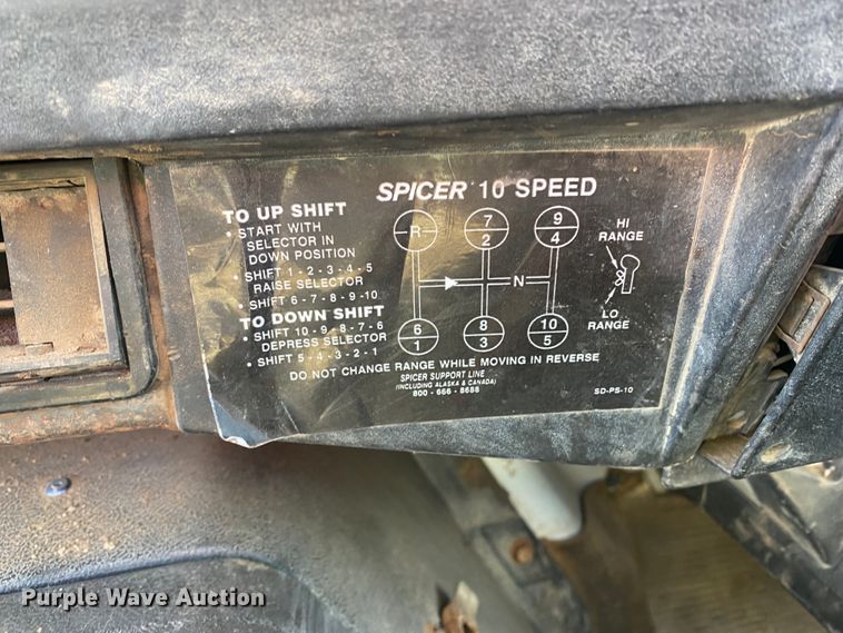 image for item DL1454 1998 International 2674  vacuum truck