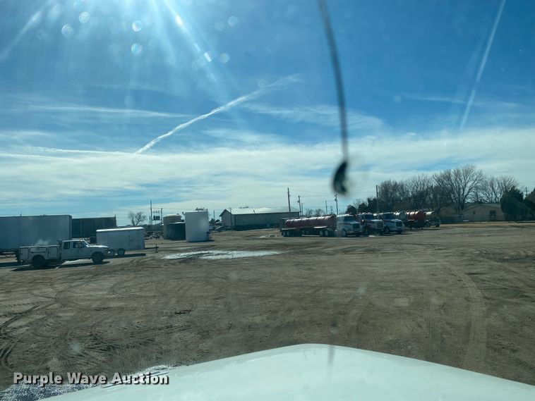 image for item DL1454 1998 International 2674  vacuum truck